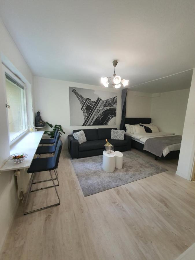 Close To The Metro And The Beach!!! With A View Of The Scandinavian Forest ストックホルム エクステリア 写真